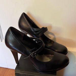 Nine West Mary Jane heels. Excellent condition size 6 1/2